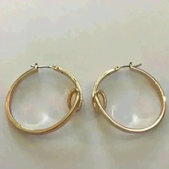 Anne Klein new Gold Tone Medium Ribbon Earrings - Picture 3 of 8